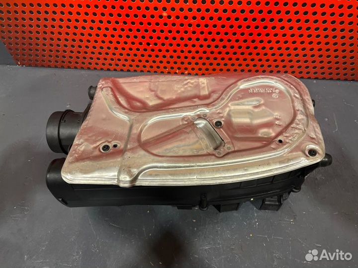 Корпус воздушного фильтра Mercedes-Benz Gle W166