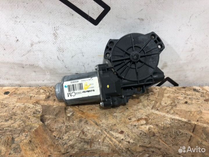 Мотор стеклоподъемника задний правый Hyundai Santa