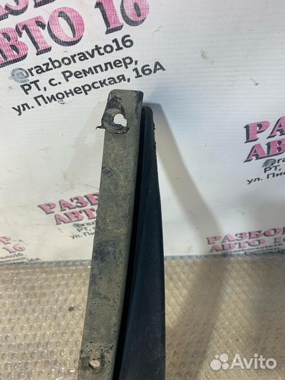 Задний правый брызговик Skoda Octavia A5