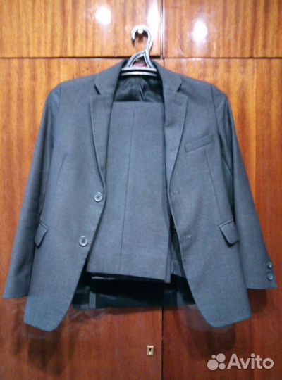 Школьный костюм для мальчика серый 146