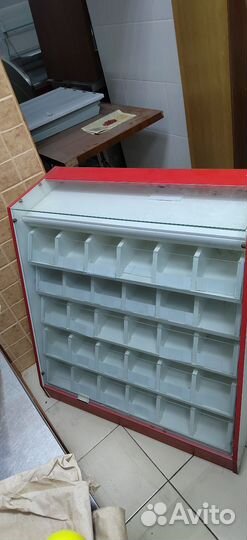 Шкаф с ячейками