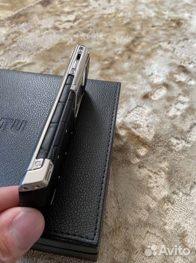 Vertu Signature Cobra