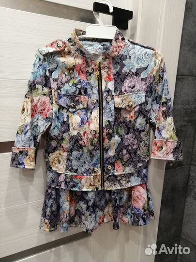 Костюм с юбкой