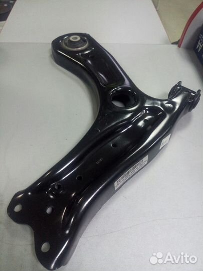 Рычаг передний правый Фабия/Поло 6R0407152E