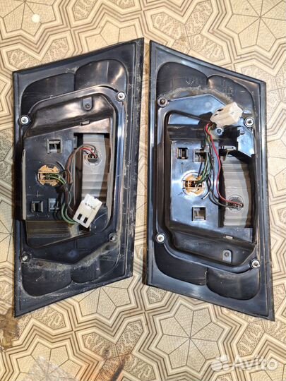 Задние фары nissan presage 2001