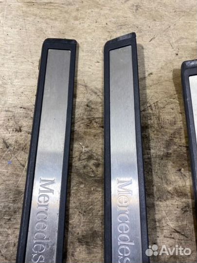 Накладка на порог салона Mercedes-Benz E-Class