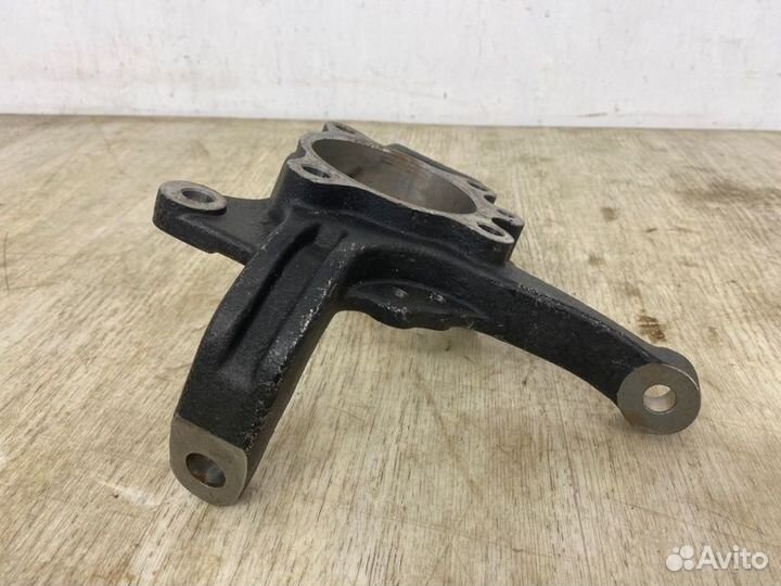 Кулак поворотный передний левый Mitsubishi L200