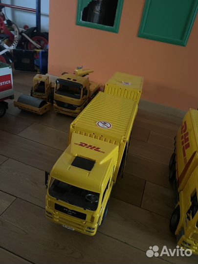 Bruder Грузовики DHL