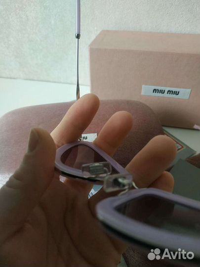 Солнцезащитные очки Miu Miu