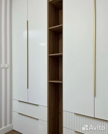Шкаф белый до потолка на заказ