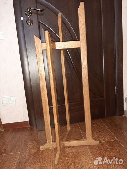 Деревянная, новая подставка под бутыль с водой