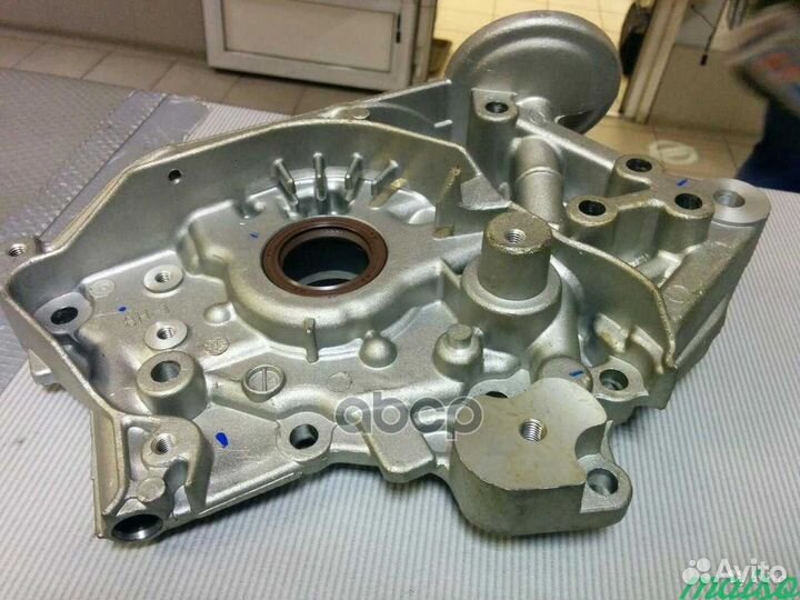 Насос масляный lancer 03- MN137032 mitsubishi