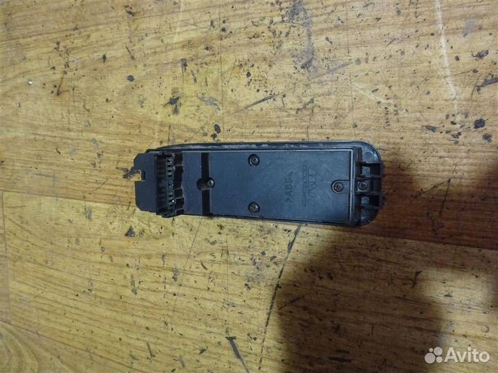 Блок управления стеклоподъемниками Mitsubishi Car