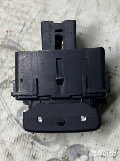 Многофункциональная кнопка управления Nissan Teana