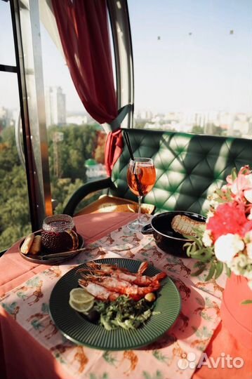Ужин на колесе обозрения
