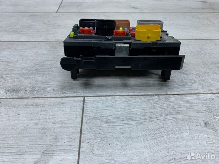 Блок предохранителей Peugeot 3008 хэтчбек 9H05 9HR