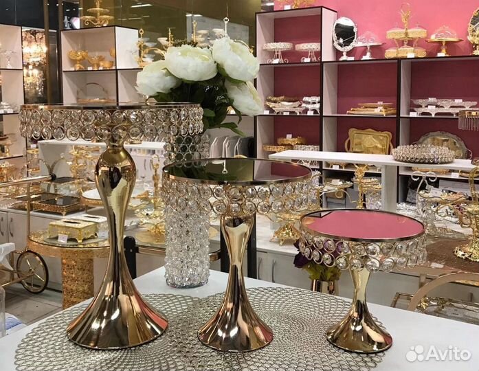 Тортница на ножке