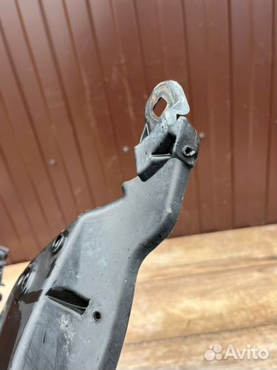 Кронштейн бампера задний левый Audi 3 8P 1.8 2008