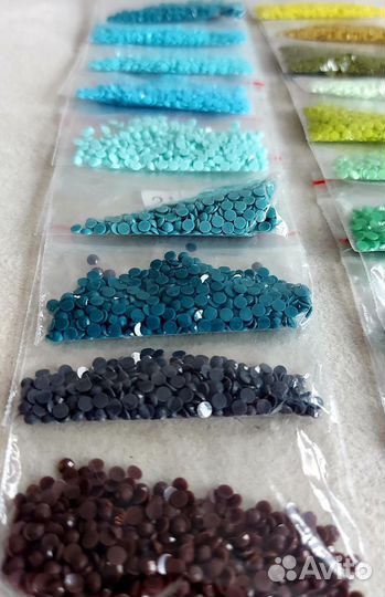 Стразы для алмазной мозаики (+ инструменты)