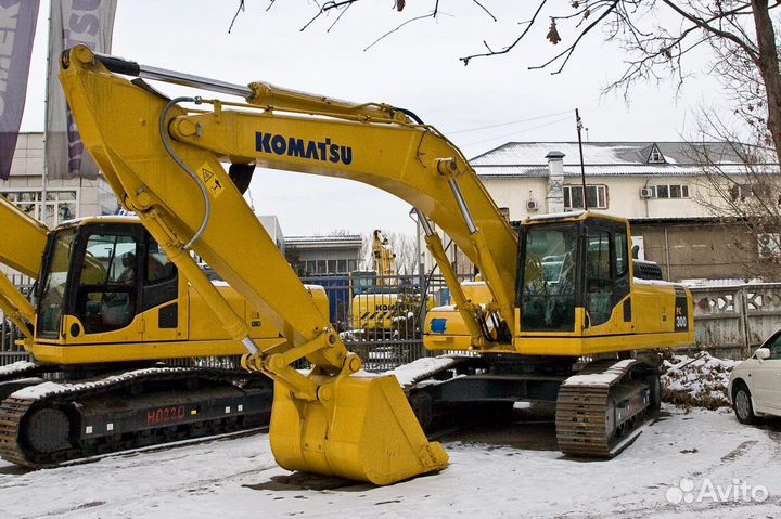 В разборе Коматсу Komatsu экскаваторы