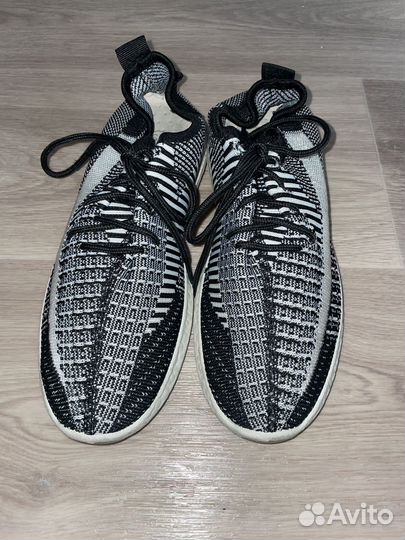 Кроссовки женские