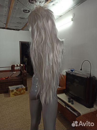 Парики, маски. аренда карнавальных вещей