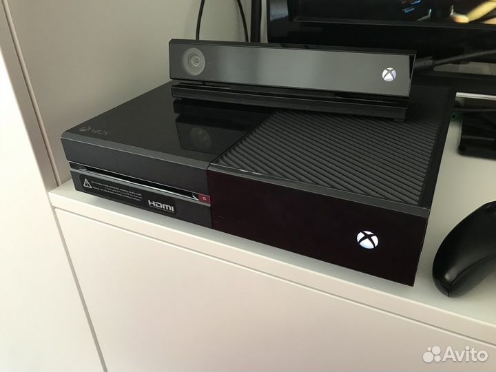 Xbox one 500Гб с геймпадом