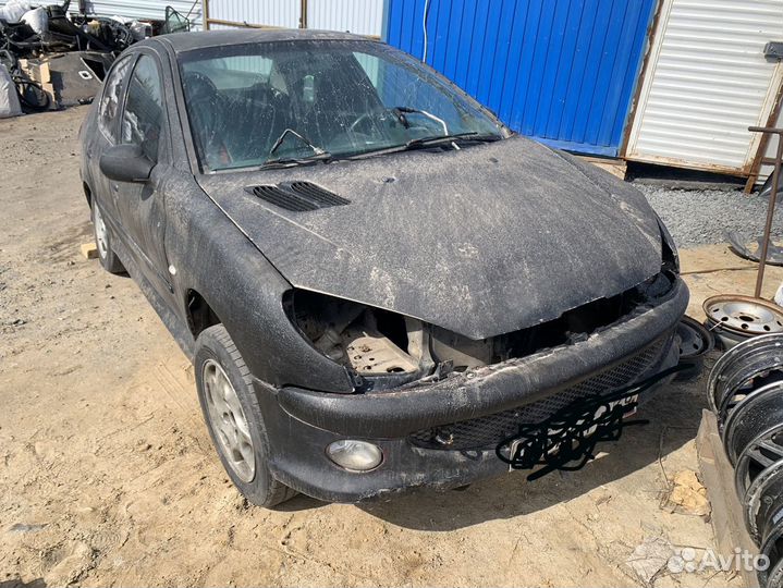 В разборке Peugeot 206 седан