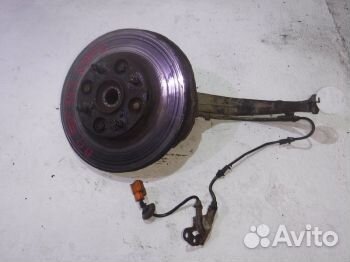 Кулак передний правый