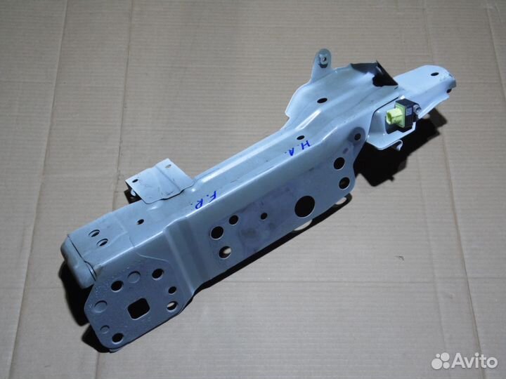 Панель передняя правая Тойота Приус 50