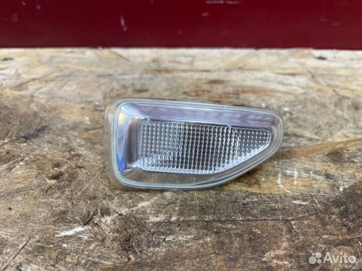 Повторитель поворота правый Renault Logan