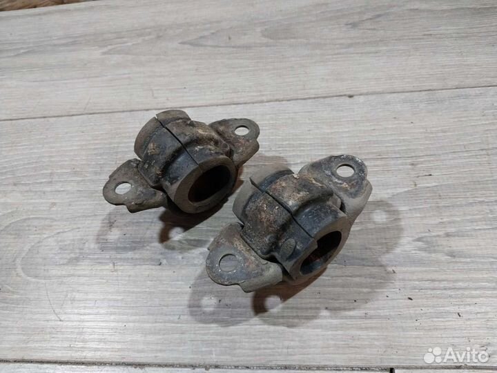 Крепление стабилизатора Volkswagen Passat B5 хомут