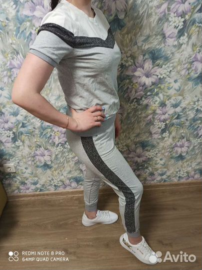 Спортивный костюм женский