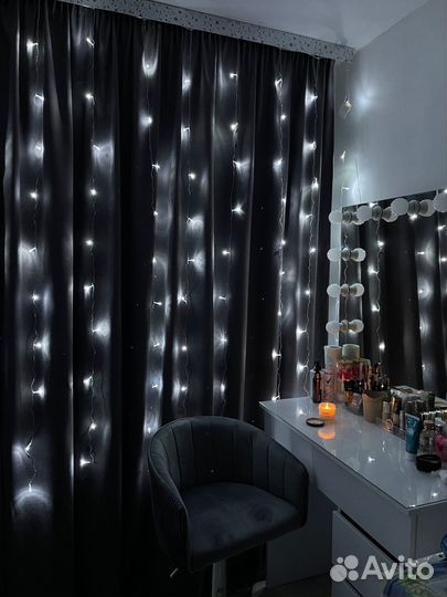 Туалетный столик с зеркалом и подсветкой