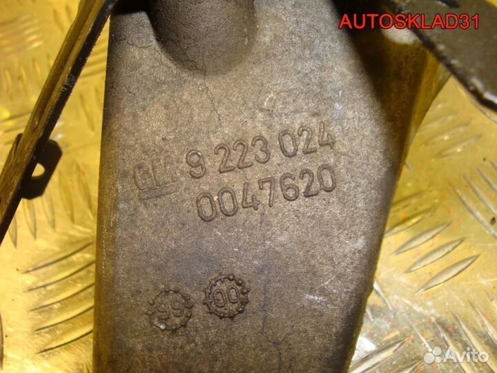 Кронштейн генератора Opel Vectra B 9223024