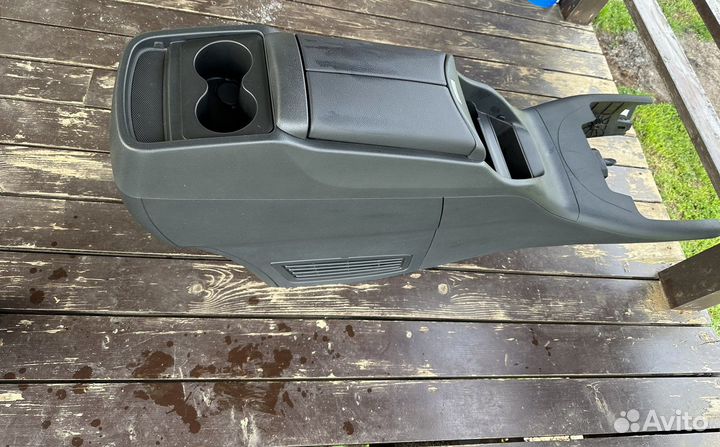 Центральный подлокотник W447/V447