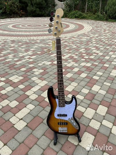 Бас гитара Homage