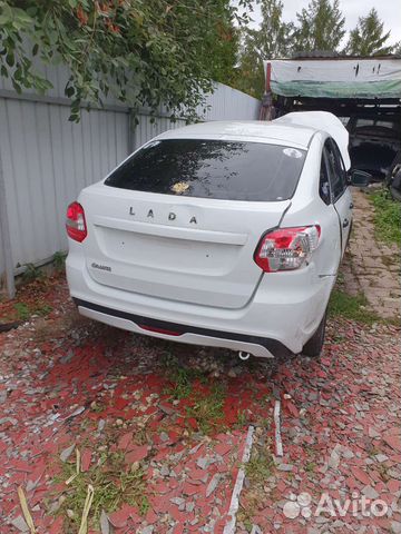 Крышка багажника белая на гранту хэтчбек 21г