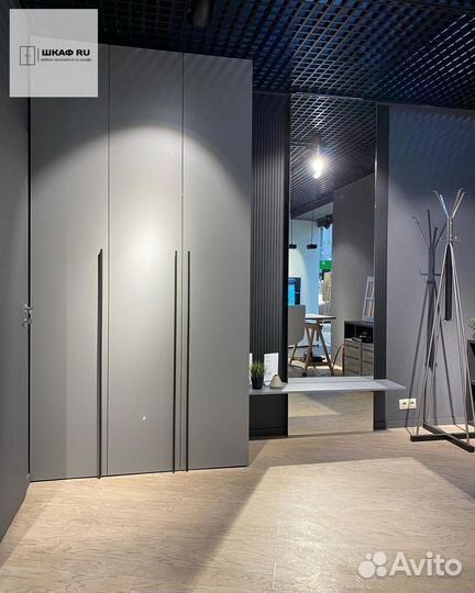 Шкаф распашной с фрезерованными фасадами