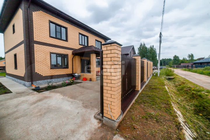 Дом 228 м² на участке 9,8 сот.