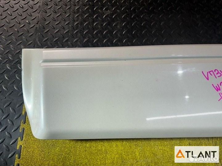 Накладка 5-й двери передний левый mitsubishi pajer
