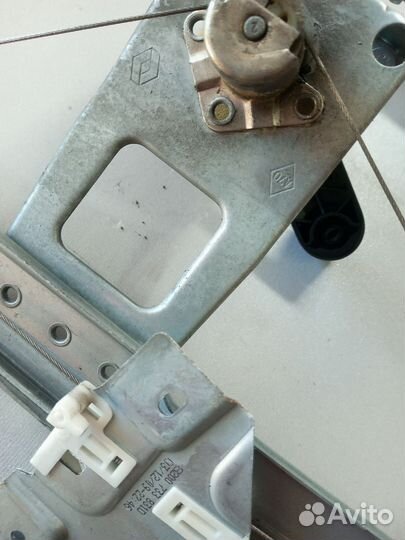 Стеклоподъемник механ. задний левый/правый Renault