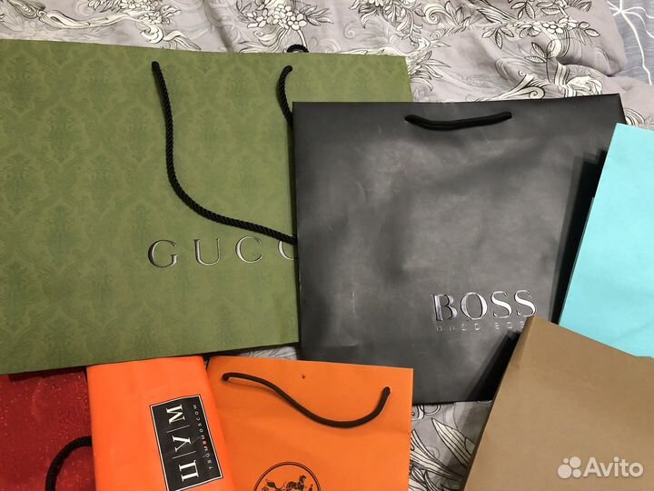 Пакеты фирменные : разные, разных размеров