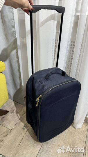 Чемодан на колесах ручная кладь