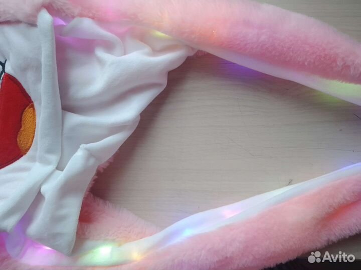 Шапка с двигающимися ушами