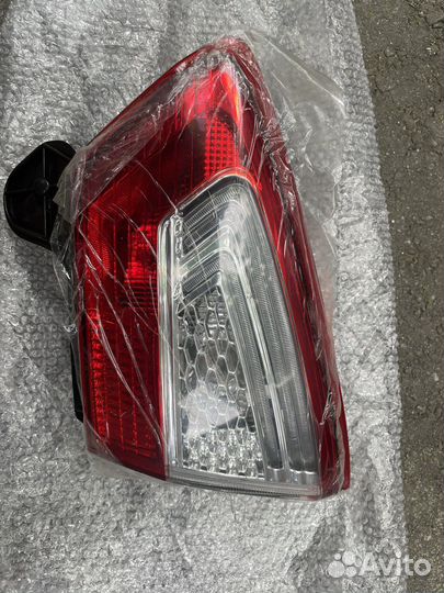 Продаю правую заднюю фару
