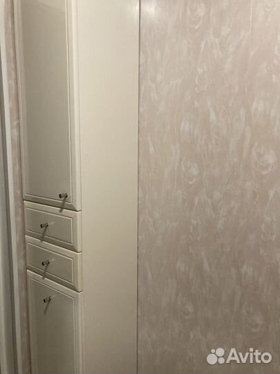 Пенал для ванной с корзиной