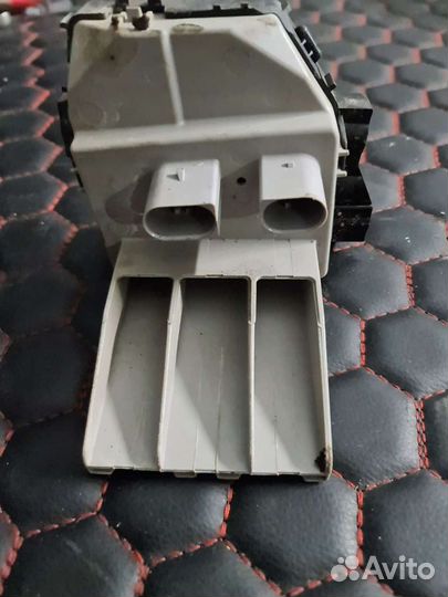 Блок силовых предохранителей Mercedes W221