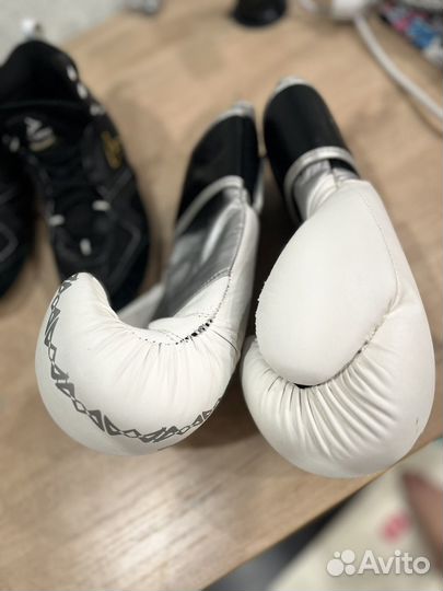 Боксерские перчатки