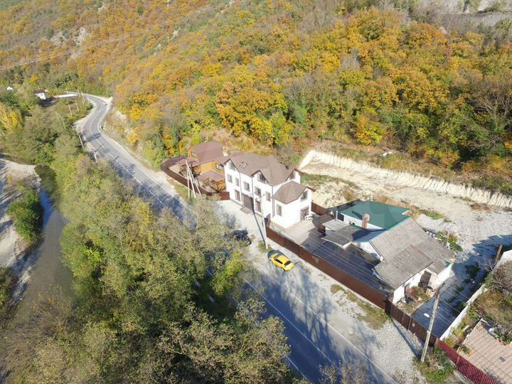 Дом 560 м² на участке 7,5 сот.